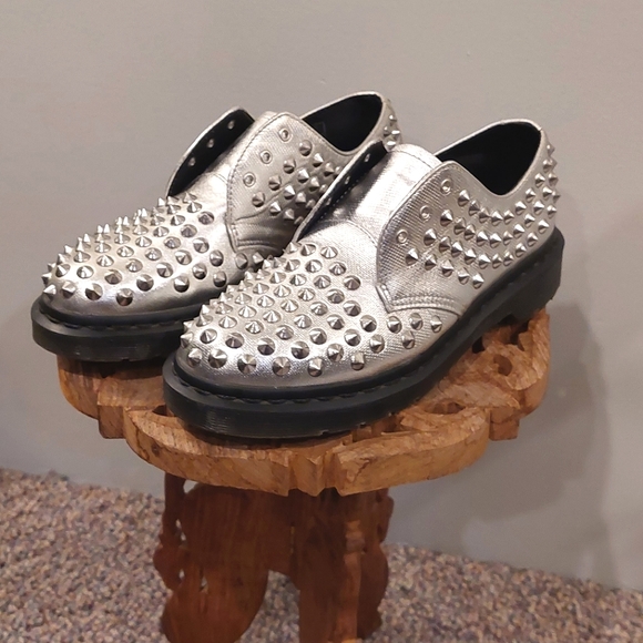 Dr. Marten's Harlen Mora Air Wair Women's Silver Spike Oxford Shoes EUC Size 8US - Picture 4 of 12
